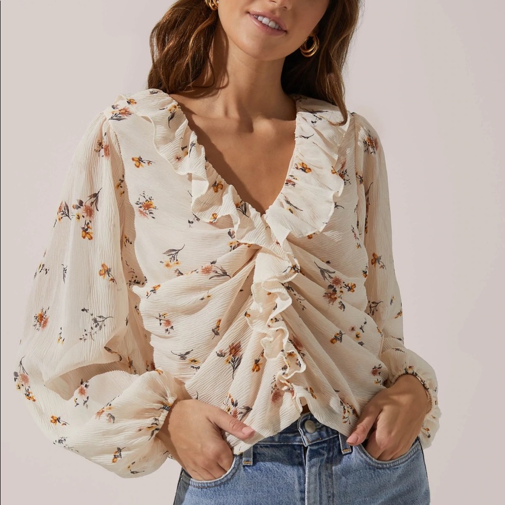 Astr The Label Ruffle Neck Blouse